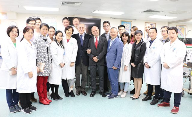 2017年12月4日,格尔马诺迪夏希奥教授(前排左 五)、法比奥·贝洛托教授(前排左六)带领团队,与 广东省人民医院心脏康复科共同开展康复管理临床实践。